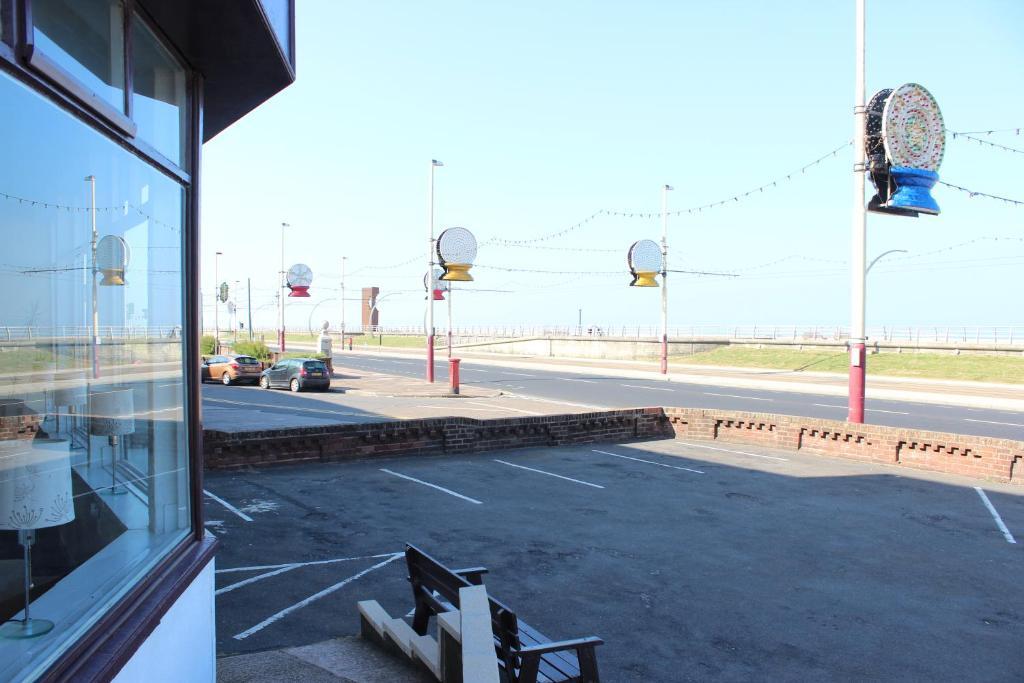 The Colwyn Hotel - Near Pleasure Beach Blackpool Dış mekan fotoğraf