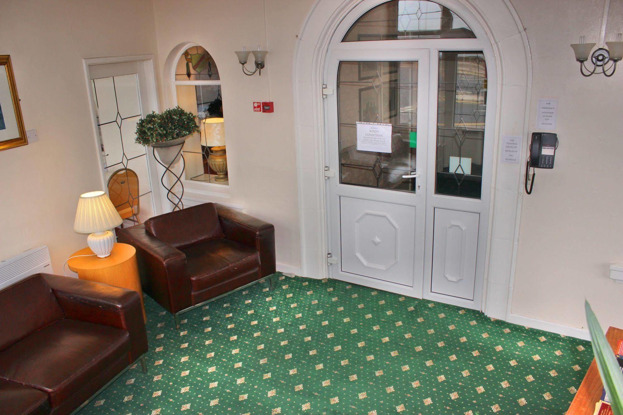 The Colwyn Hotel - Near Pleasure Beach Blackpool Dış mekan fotoğraf