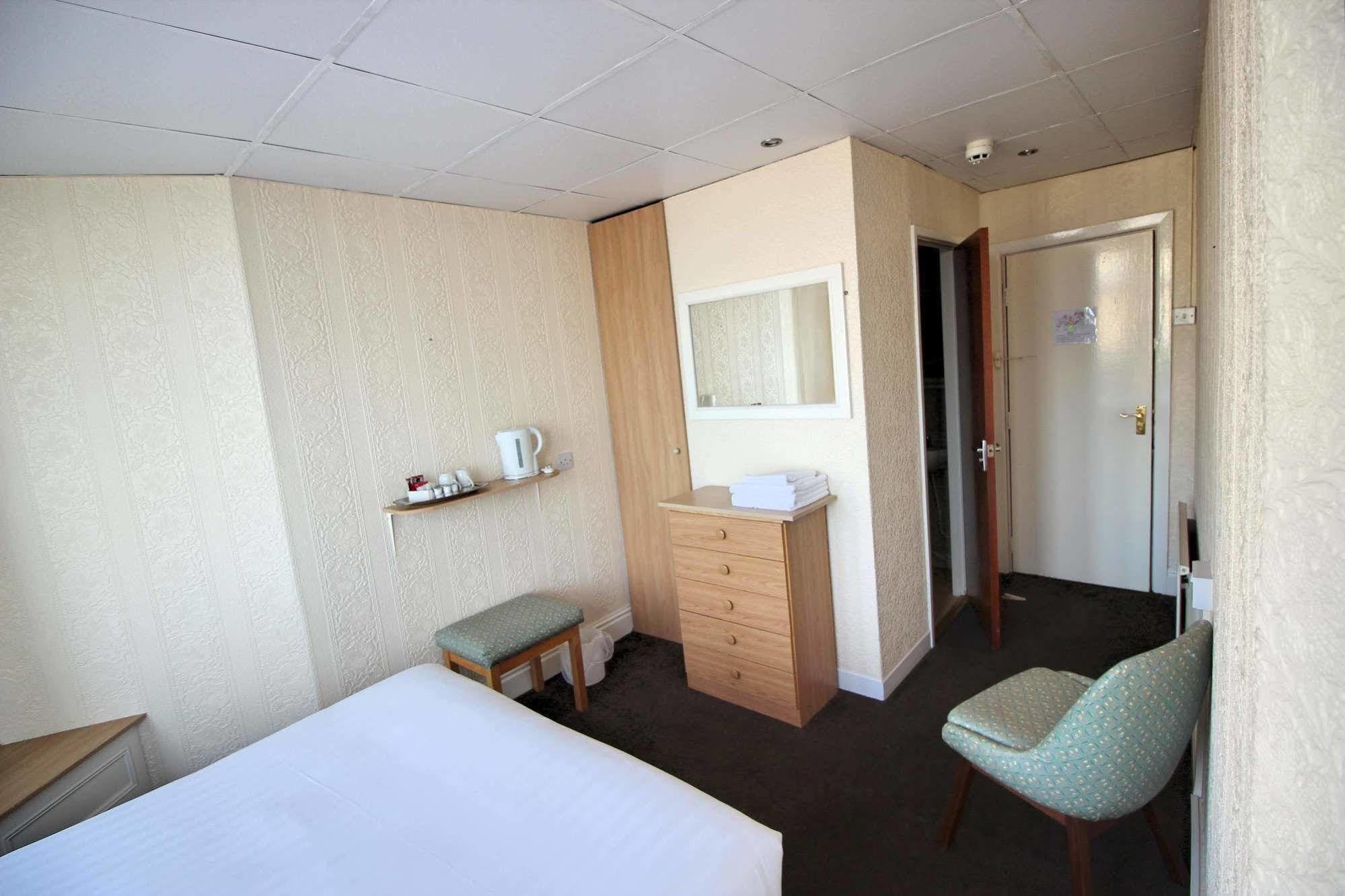 The Colwyn Hotel - Near Pleasure Beach Blackpool Dış mekan fotoğraf