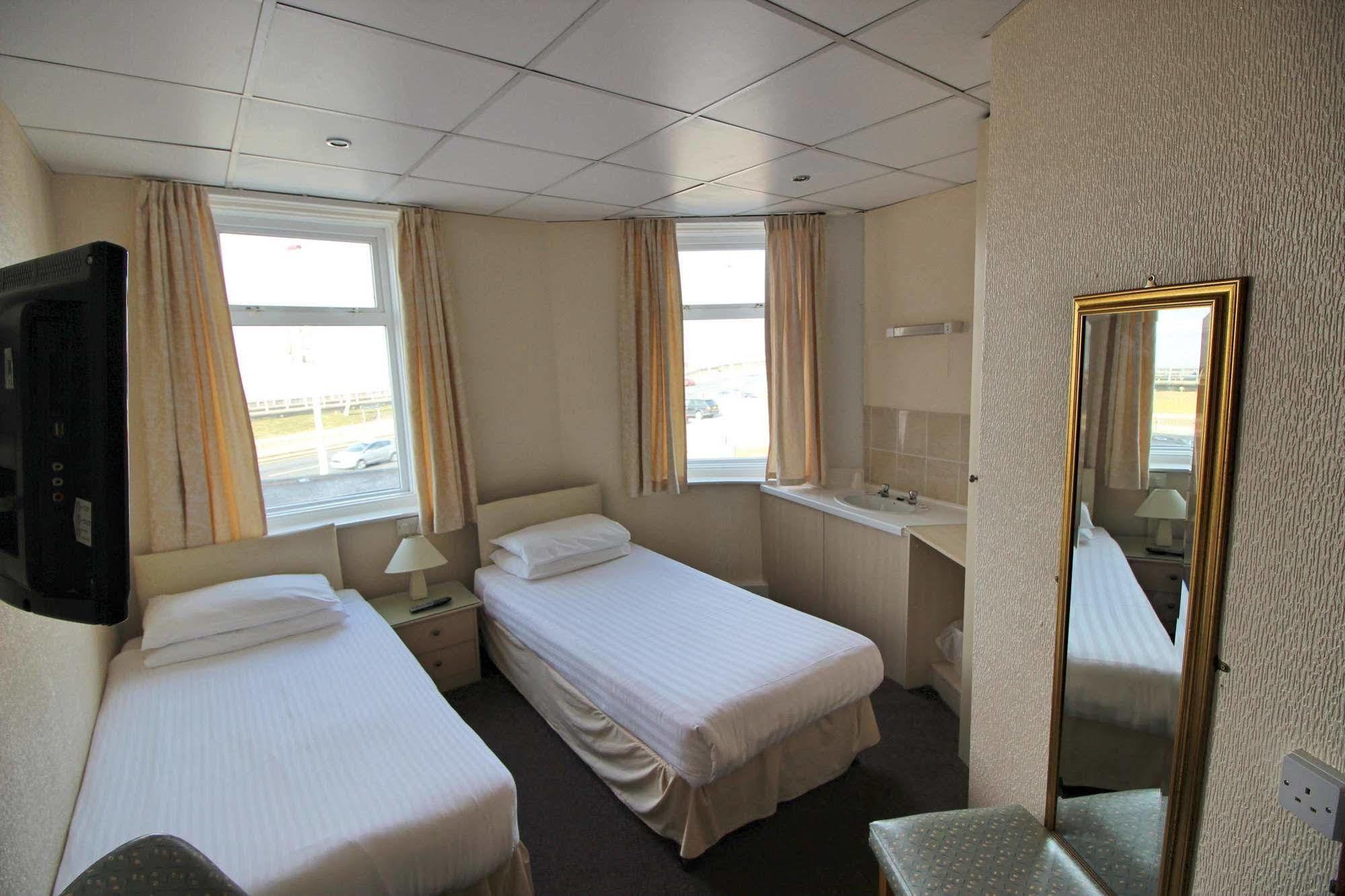 The Colwyn Hotel - Near Pleasure Beach Blackpool Dış mekan fotoğraf