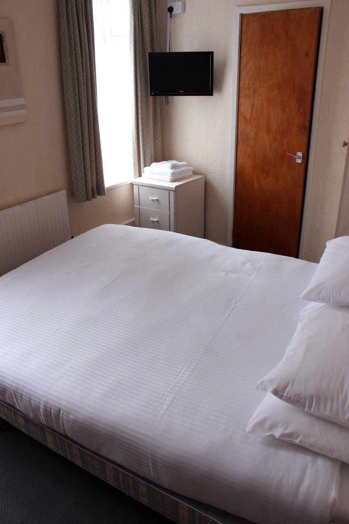 The Colwyn Hotel - Near Pleasure Beach Blackpool Dış mekan fotoğraf