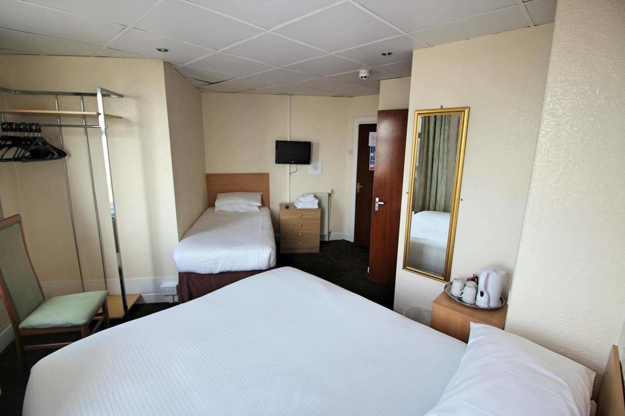 The Colwyn Hotel - Near Pleasure Beach Blackpool Dış mekan fotoğraf