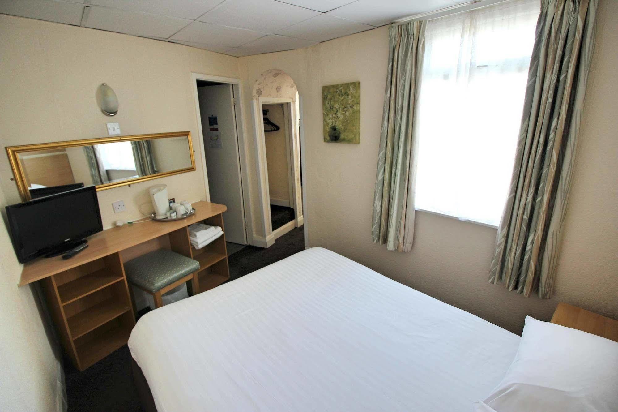 The Colwyn Hotel - Near Pleasure Beach Blackpool Dış mekan fotoğraf