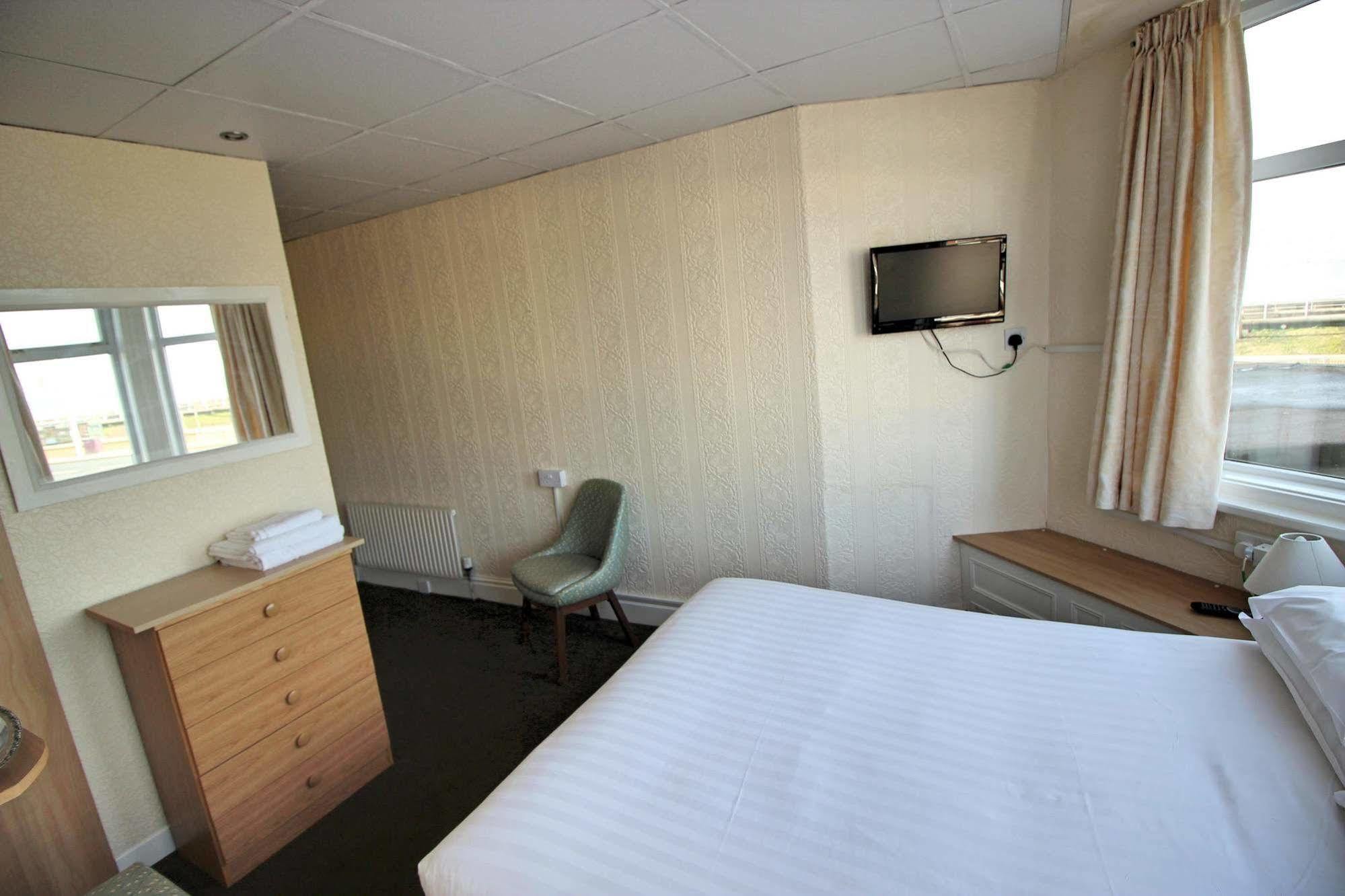 The Colwyn Hotel - Near Pleasure Beach Blackpool Dış mekan fotoğraf