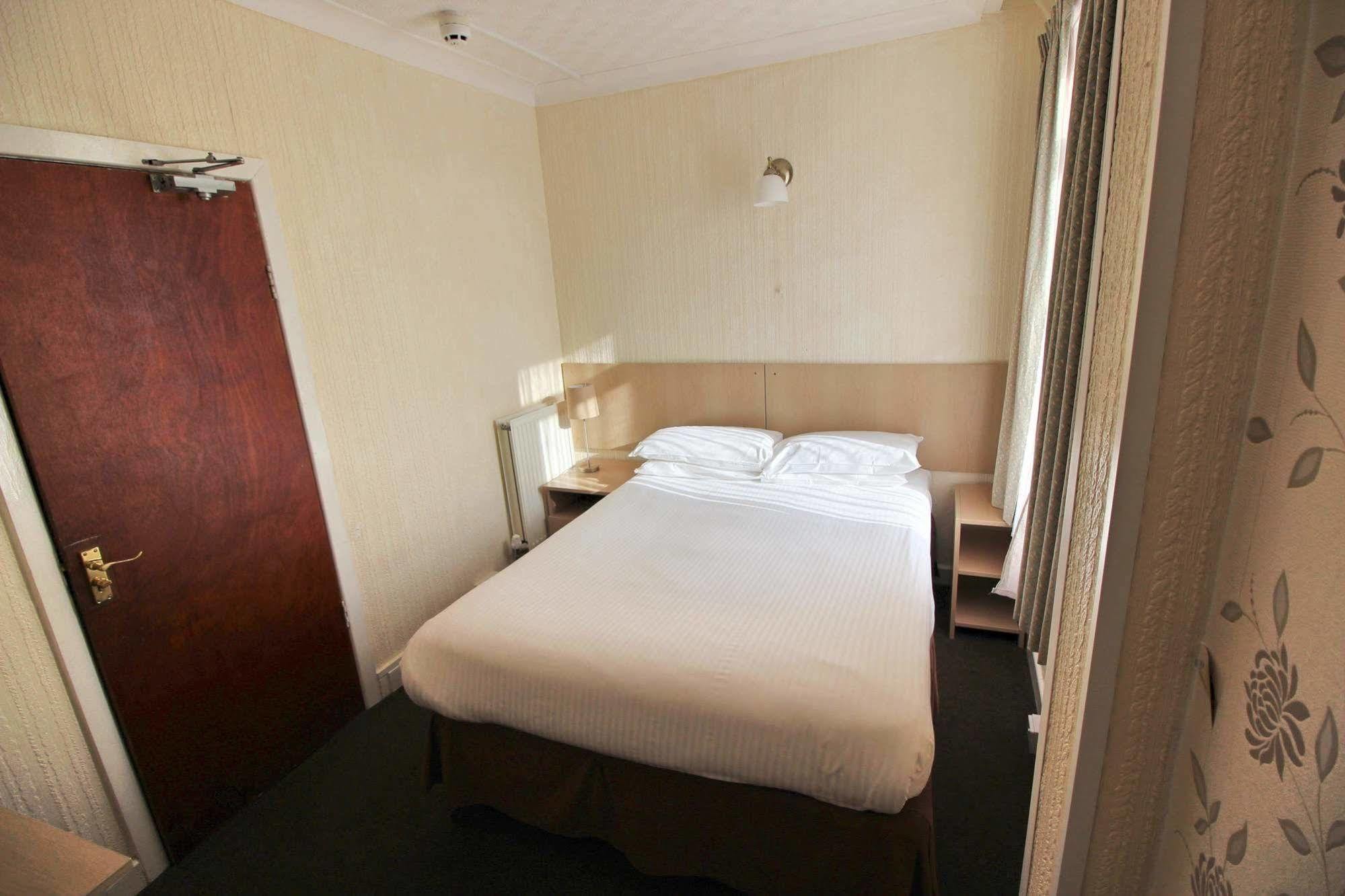 The Colwyn Hotel - Near Pleasure Beach Blackpool Dış mekan fotoğraf