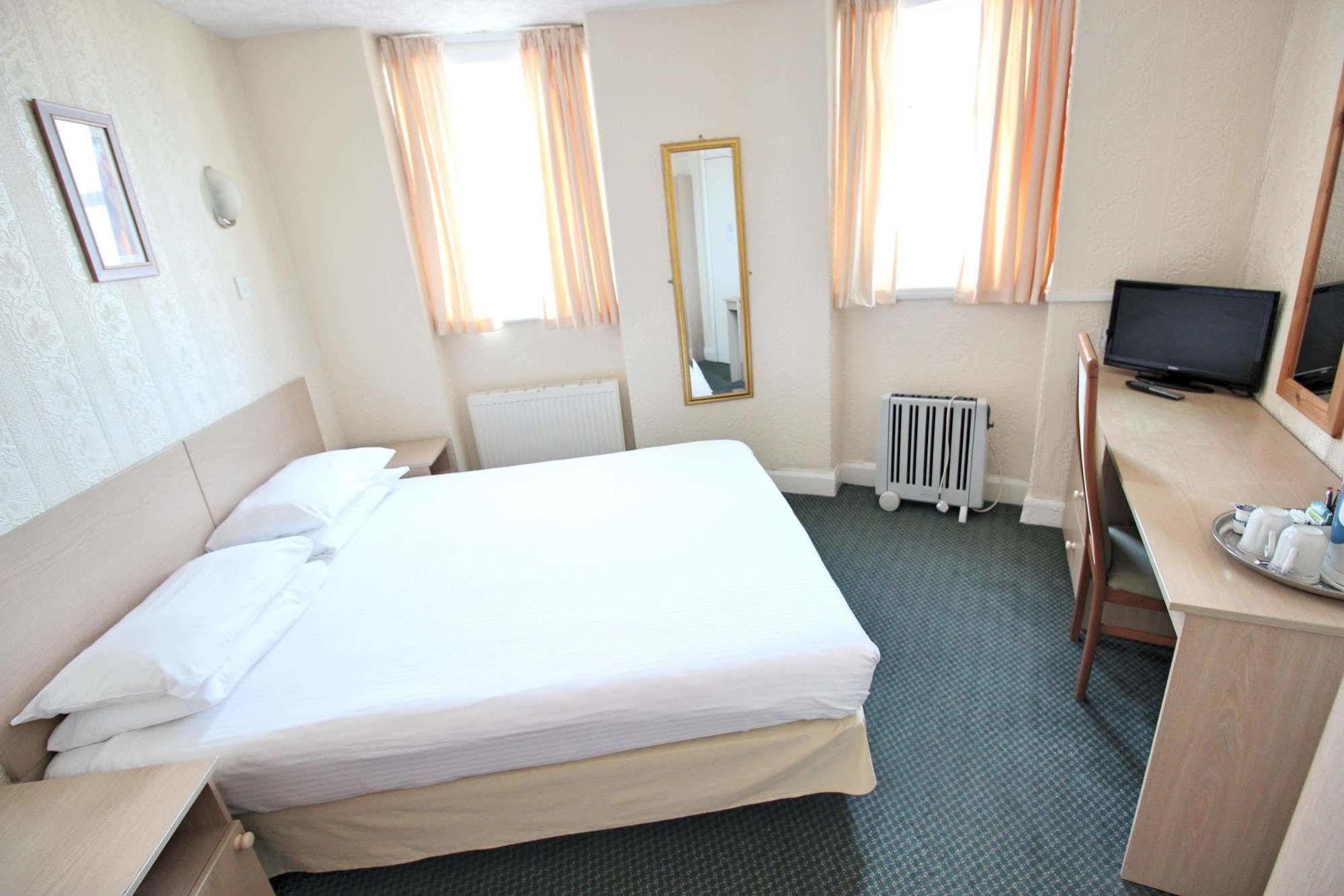 The Colwyn Hotel - Near Pleasure Beach Blackpool Dış mekan fotoğraf