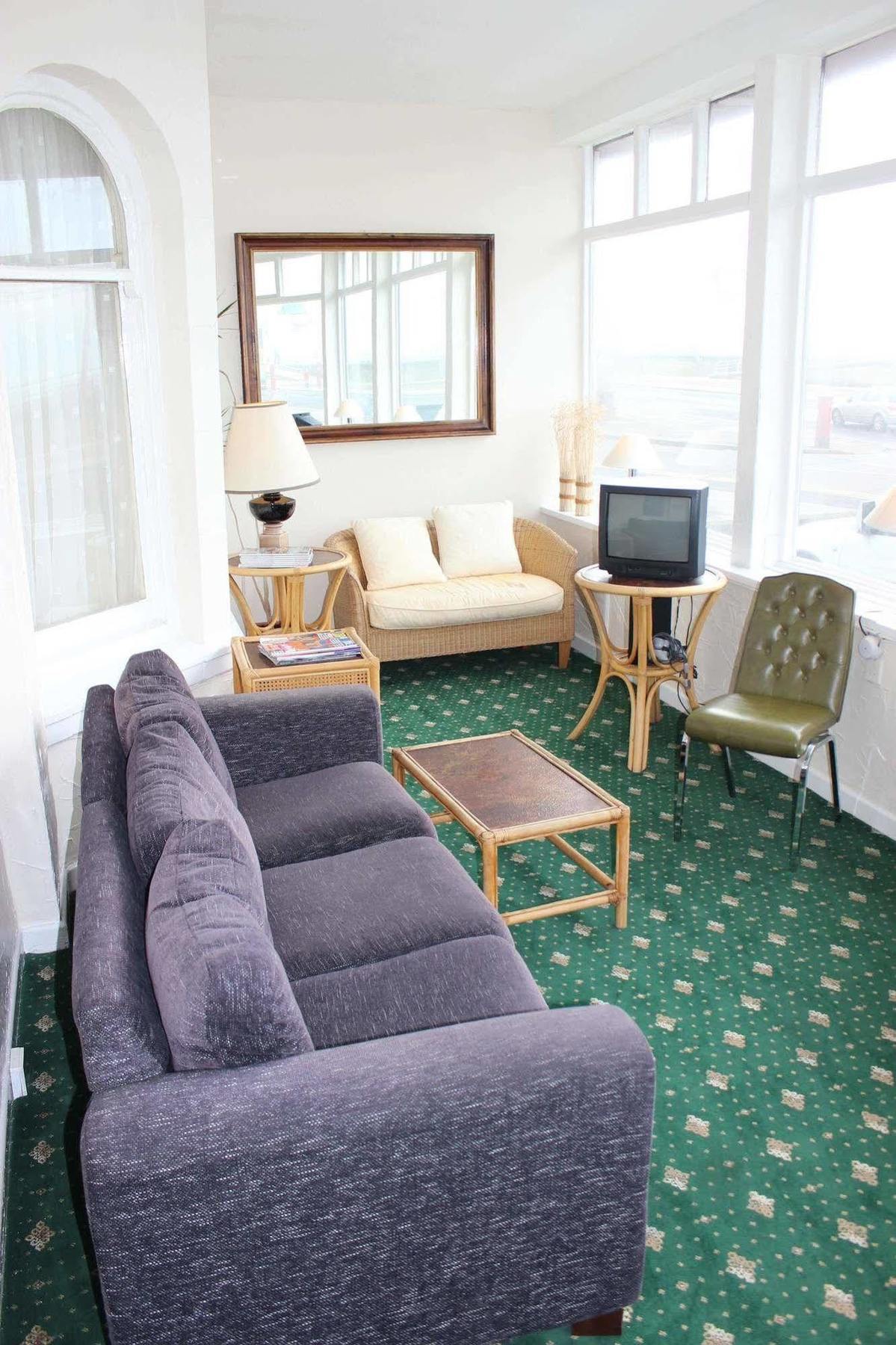 The Colwyn Hotel - Near Pleasure Beach Blackpool Dış mekan fotoğraf